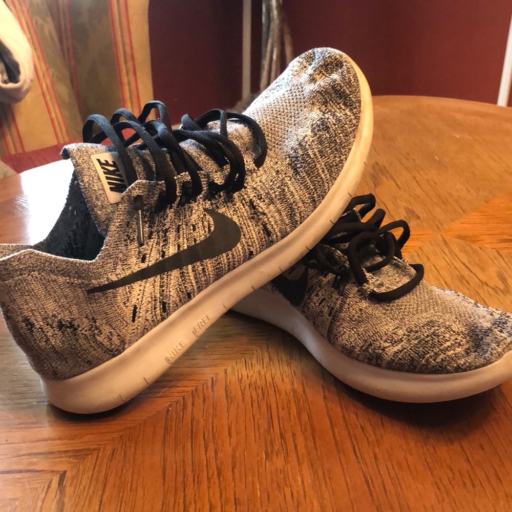 Nike Tennis Shoes
